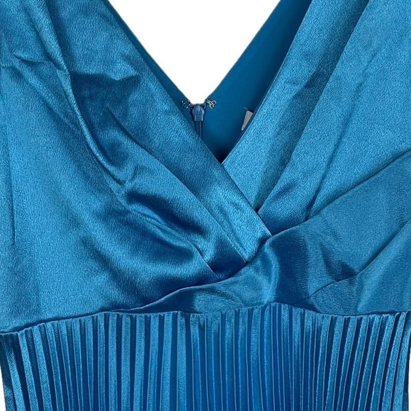 REISS ALICIA KNIFE PLEAT A-LINE V-NECK SHINY SATIN BLUE COCKTAIL DRESS - Picture 12 of 16